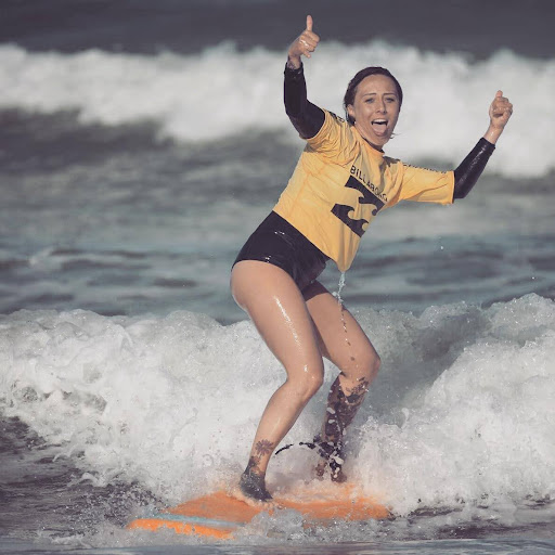 Photo de Julie qui surf. 